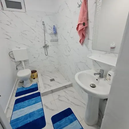 Casa Complet Utilata Minim 2 Nopti Appartamento *